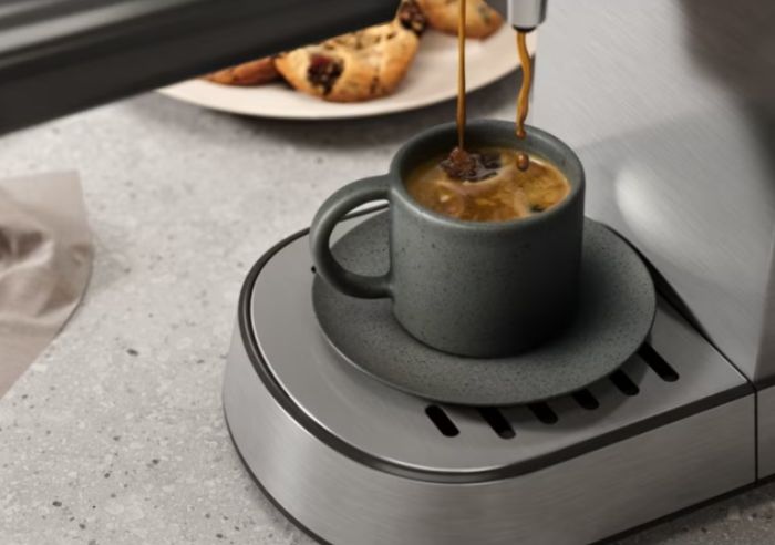 Кавоварка Electrolux ріжкова, 1л, мелена, ручний капуч, LED-дисплей, підігрів чашок, метал