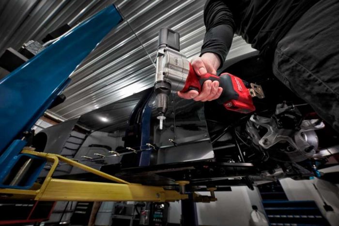 Заклепочник акумуляторний Milwaukee M12 BPRT-201X 12В АКБ 1x2А·год ЗП C12C 2.4мм 3.2мм 4.0мм 4.8мм 2.1кг кейс