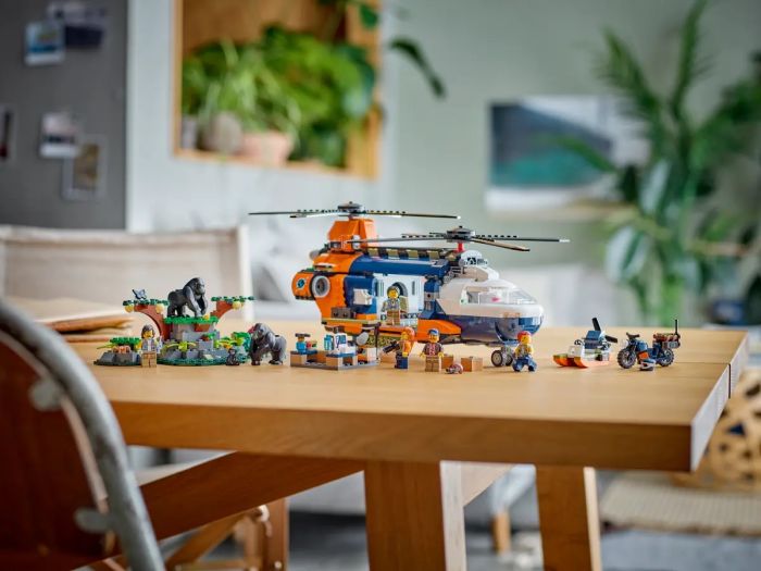 Конструктор LEGO City Вертолот в базовом лагере для иследования джунглей