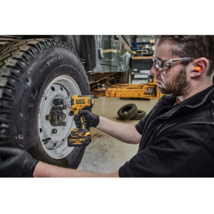 Гайковерт ударный аккумуляторный DeWALT XR Li-Ion 18В 1084Нм 2000об/мин 3250уд/мин 1/2" 1.67кг без АКБ и ЗП