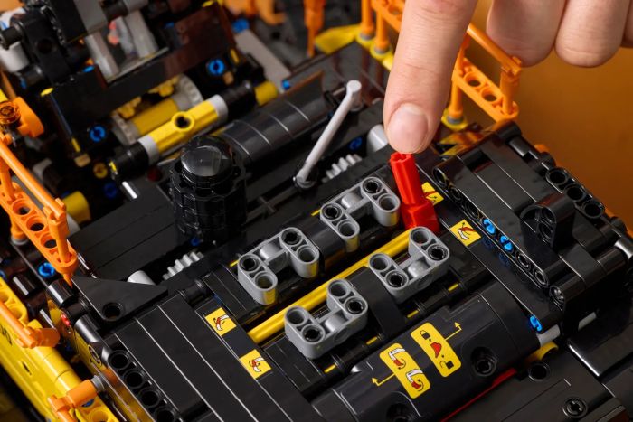 Конструктор LEGO Technic Экскаватор Volvo EC500 Hybrid
