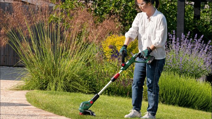 Триммер садовый аккумуляторный Bosch UniversalGrassCut 18V-26-500 1х2.5А·час 26см ЗП AL 18V-20 3.5кг