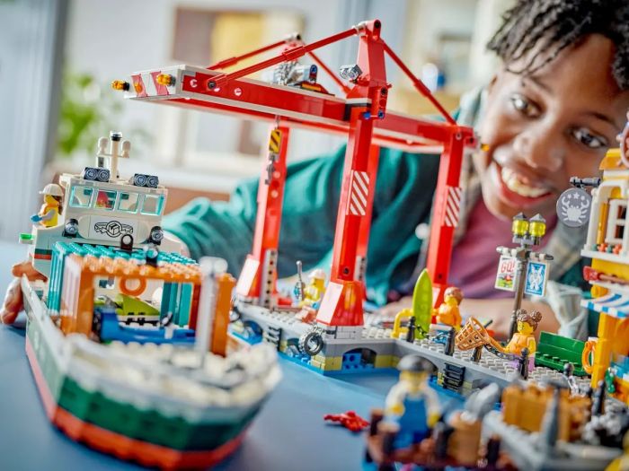 Конструктор LEGO City Морская гавань с грузовым судном