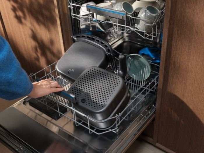 Мультипіч Electrolux 1350Вт, чаша-3.3л, сенсорне керування, 5 авто. програм, пластик, чорний
