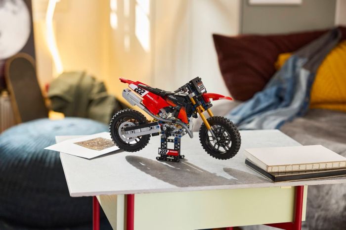 Конструктор LEGO Technic Мотоцыкл Ducati Desmo450 MX Factory