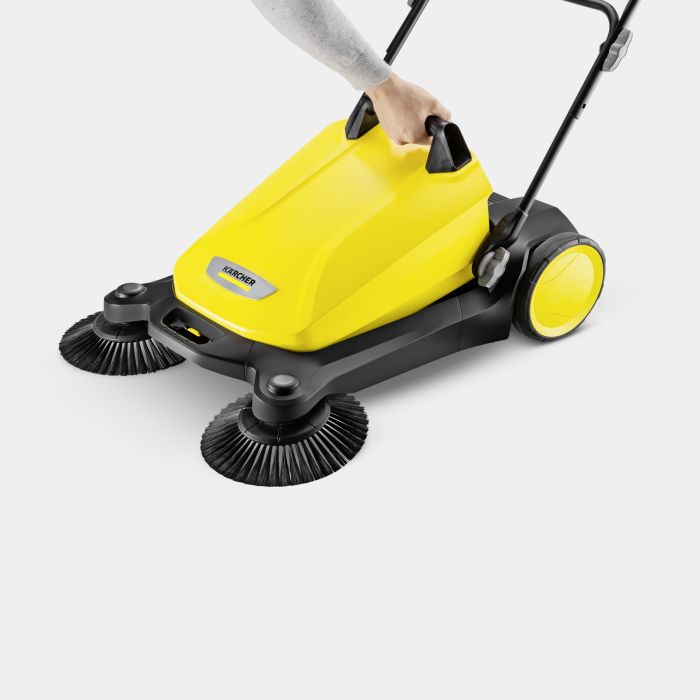 Подметальная машина Karcher S 4 Twin ручная, захват 68см, контейнер 20л, вес 10.2кг.