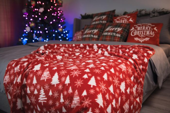 Плед Ardesto Christmas Fleece 130x160см, 100% полиэстер, заснеженные елки
