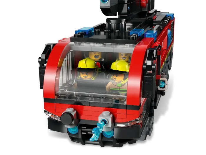 Конструктор LEGO City Пожарный грузовик в аэропорту