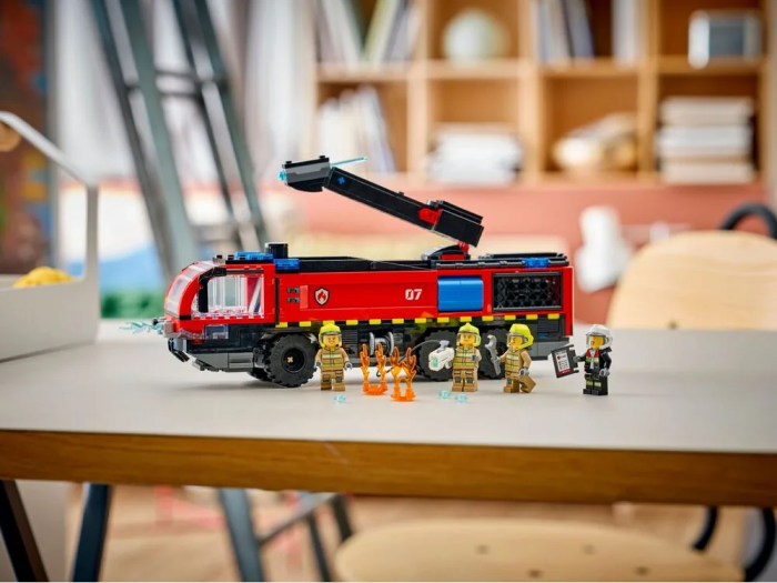 Конструктор LEGO City Пожарный грузовик в аэропорту