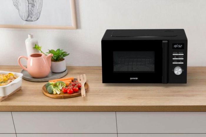 Мікрохвильова піч Gorenje, 20л, електр. керув., 800Вт, гриль, дисплей, 11 програм, чорний
