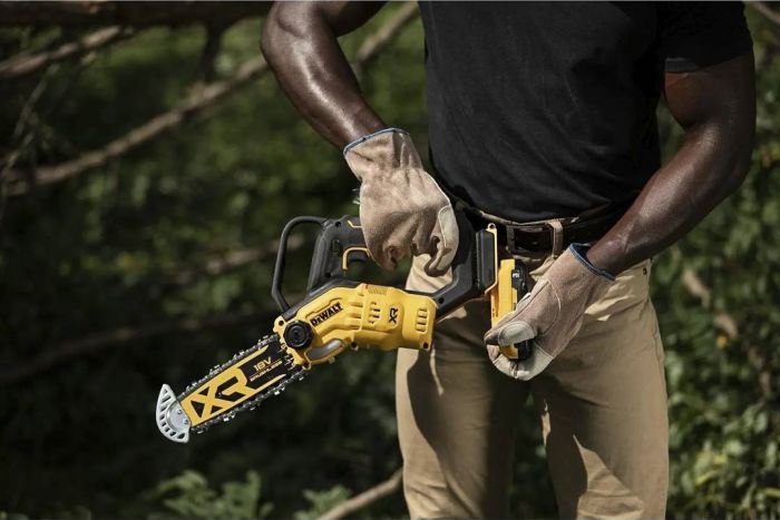 Пила ланцюгова акумуляторна DeWalt 18В XR Li-lon акб 1х5А·год 15см 8.6м/с шина 20см ЗП 2.1кг