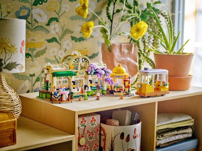 Конструктор LEGO Friends Кав'ярня з рослинами і квіткова крамниця
