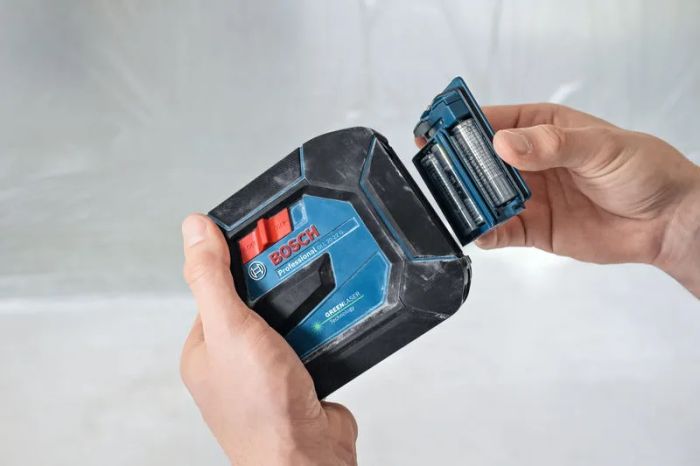 Нівелір лазерний Bosch Professional GLL 20-22 G 3.7В/4АА до 20м ±0.3мм/м зелений промінь чохол IP 65 0.59кг