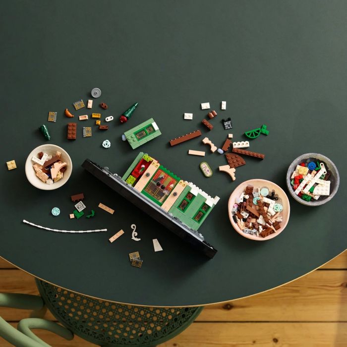 Конструктор LEGO Icons Французская кофейня