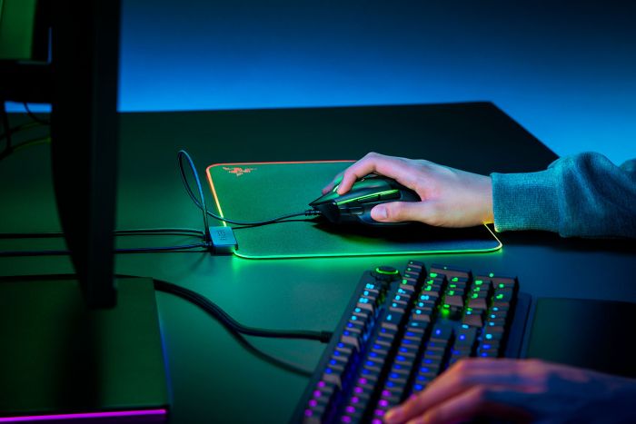 Ігрова поверхня Razer Firefly V2, RGB, M (355х255х3мм), чорний
