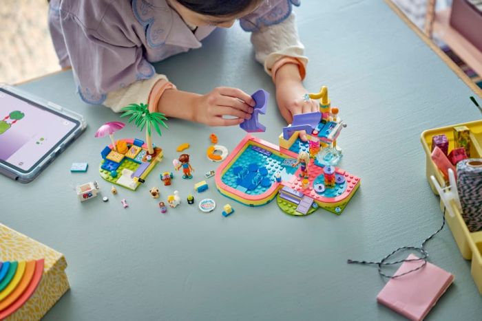 Конструктор LEGO Friends Веселий день в аквапарку