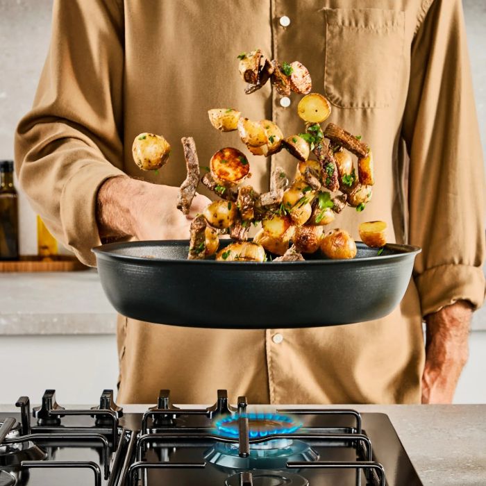 Сковорода Tefal Excellence Fusion, 26 см, алюминий, бакелит, черный