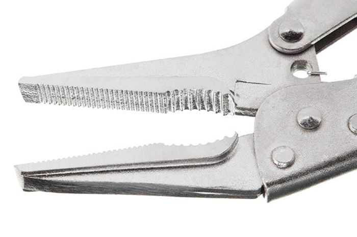 Клещи зажимные Intertool 230 мм универсальные удлиненные (UT-5204)